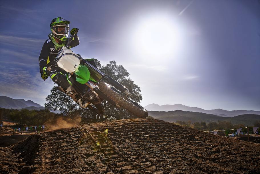 La Kawasaki KX450F ha una centralina elettronica con tre mappe 